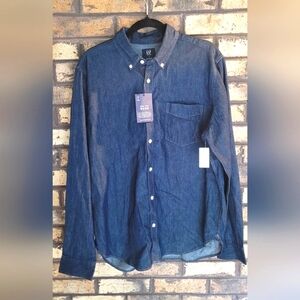 C - NWT Gap Men's denim button down shirt
